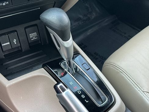 Used 2014 Honda Civic 4dr Sdn L4 CVT w/Leather image 17