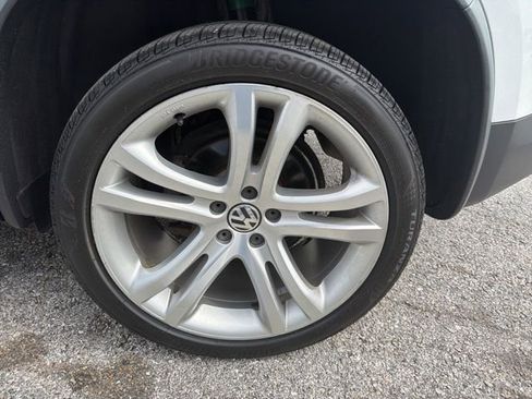 Used 2016 Volkswagen Tiguan SEL FWD image 31