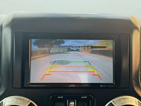 Used 2016 Jeep Wrangler Unlimited Rubicon w/ Connectivity Group AWD/4WD image 35