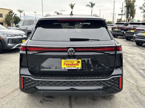 New 2026 Volkswagen Tiguan SE R-Line FWD image 3