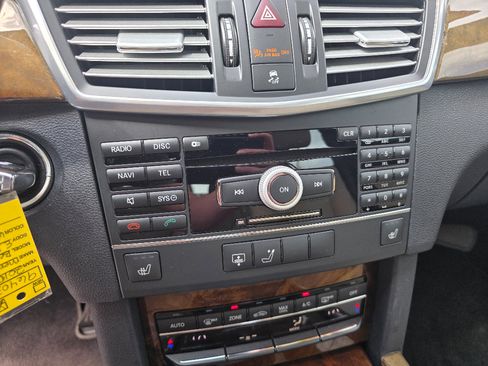 Used 2010 Mercedes-Benz E 350 Luxury image 23