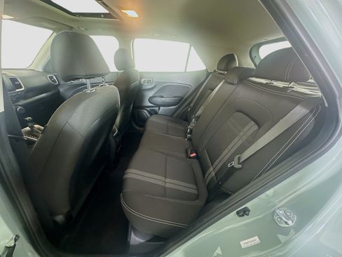 Used 2025 Hyundai Venue SEL FWD image 28