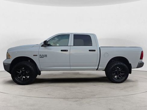 Used 2022 RAM 1500 Classic SLT image 2