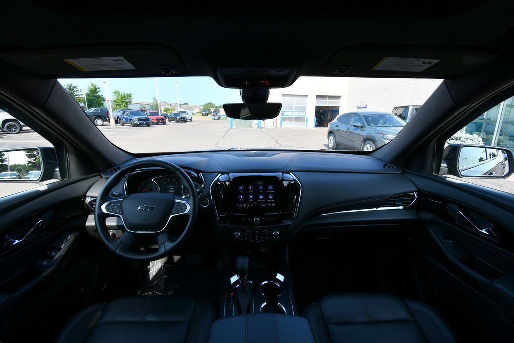 Used 2024 Chevrolet Traverse RS AWD/4WD image 3
