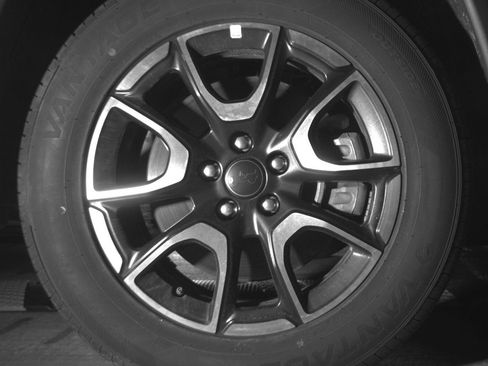 Used 2025 Jeep Compass Trailhawk image 13