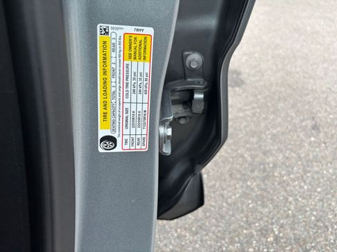Used 2025 Buick Encore GX Preferred FWD image 29