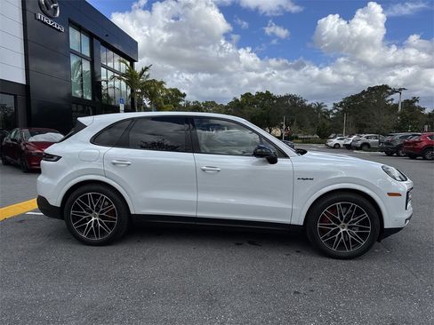Used 2024 Porsche Cayenne S image 6