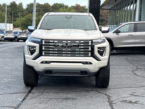 New 2026 GMC Canyon Denali w/ LPO, Black Badging Package AWD/4WD image 13