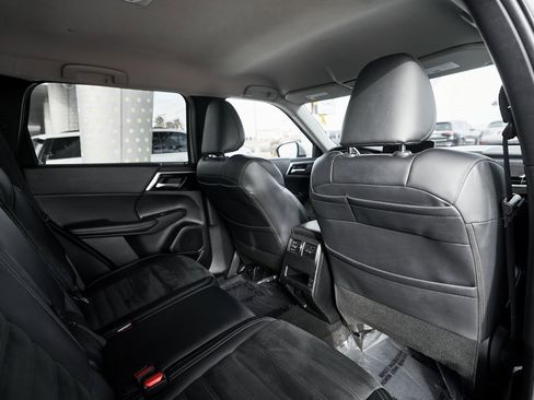 Used 2024 Mitsubishi Outlander SE image 24