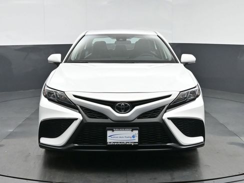 Used 2023 Toyota Camry SE image 2