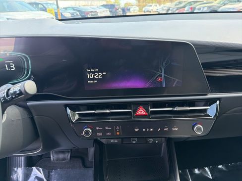 Certified 2025 Kia Niro EX FWD image 18