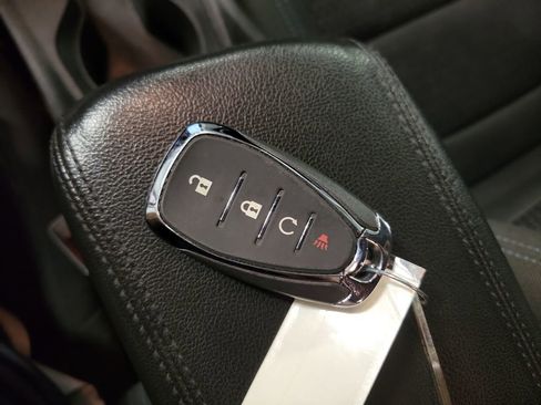 Used 2023 Chevrolet Bolt EUV LT image 15