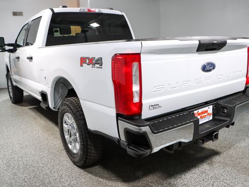 Used 2023 Ford F250 XLT w/ FX4 Off-Road Package AWD/4WD image 9