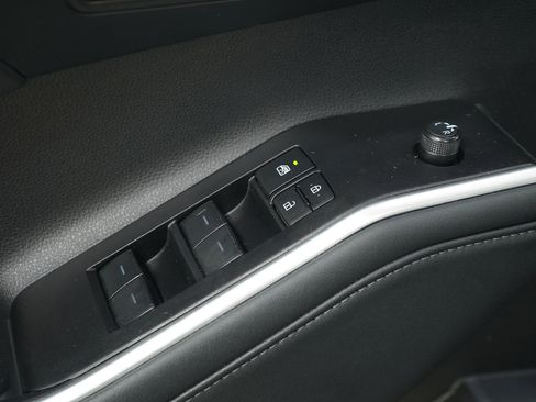 Used 2025 Toyota Highlander XSE AWD/4WD image 24