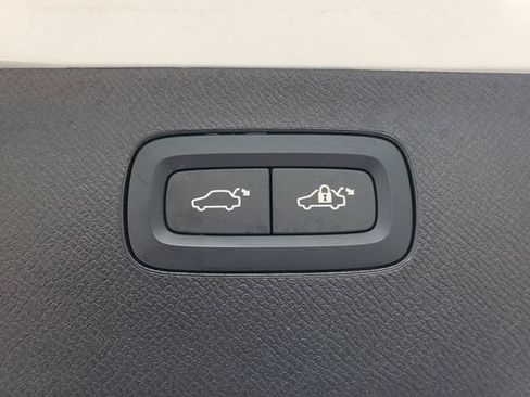 Certified 2025 Volvo XC90 B5 Plus AWD/4WD image 35