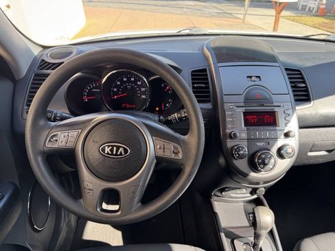 Used 2010 Kia Soul + w/ Audio Pkg FWD image 19