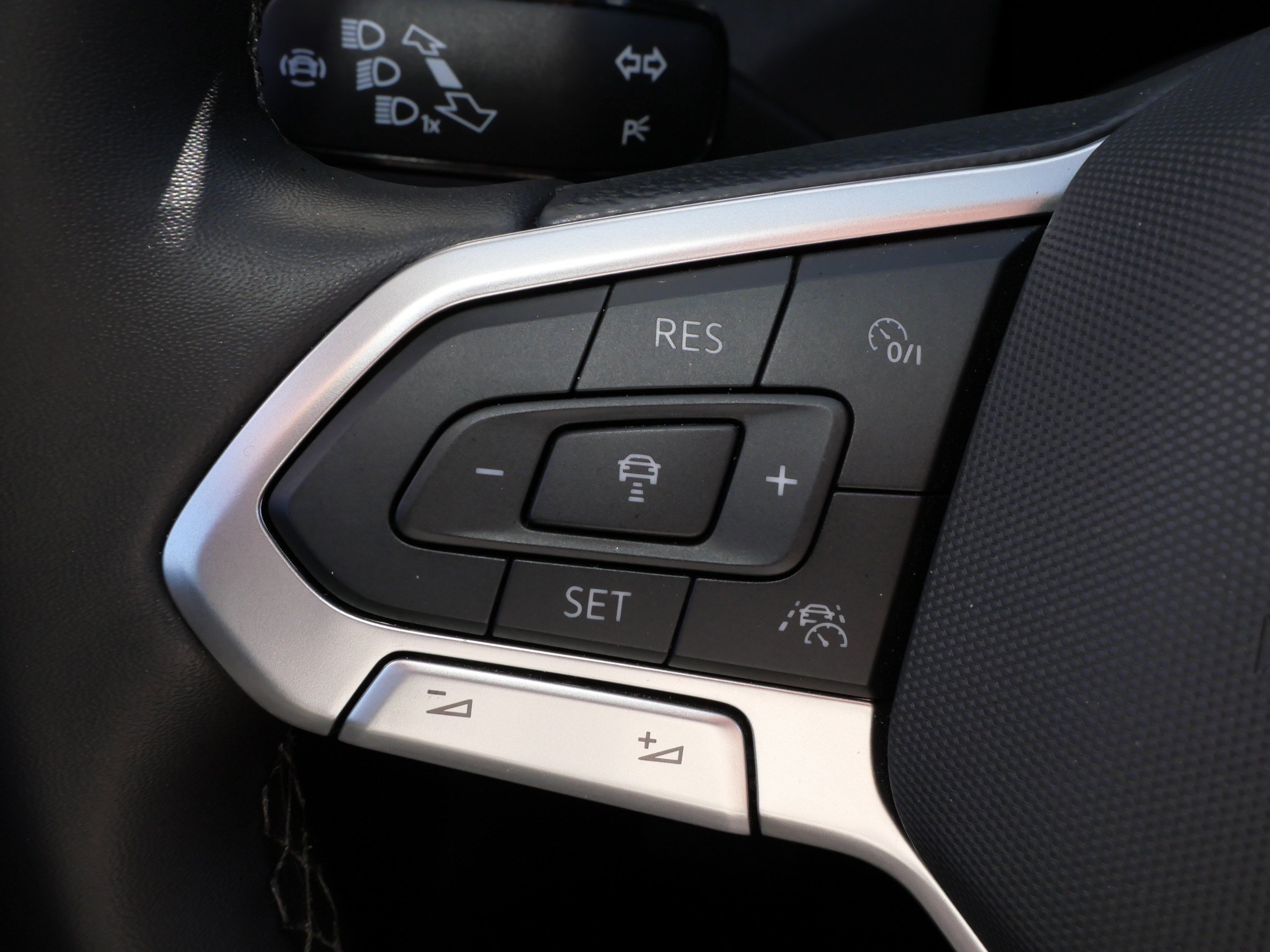 Certified 2025 Volkswagen Taos SE AWD/4WD image 25