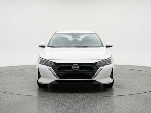 Used 2025 Nissan Sentra SV image 2