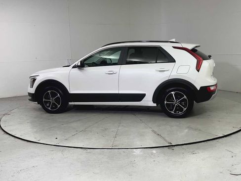 Used 2025 Kia Niro EX image 4