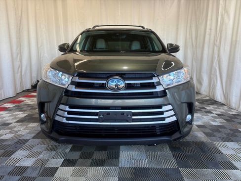 Used 2017 Toyota Highlander XLE image 4