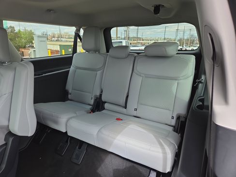 New 2026 Ford Expedition Max Platinum image 8