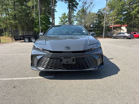 Used 2025 Toyota Camry SE w/ Convenience Package FWD image 3