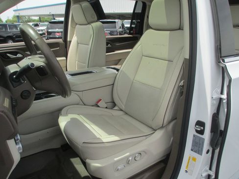 Used 2021 GMC Yukon XL Denali w/ Denali Ultimate Package AWD/4WD image 23