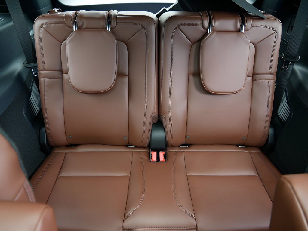 Used 2026 Lincoln Aviator Reserve AWD/4WD image 16
