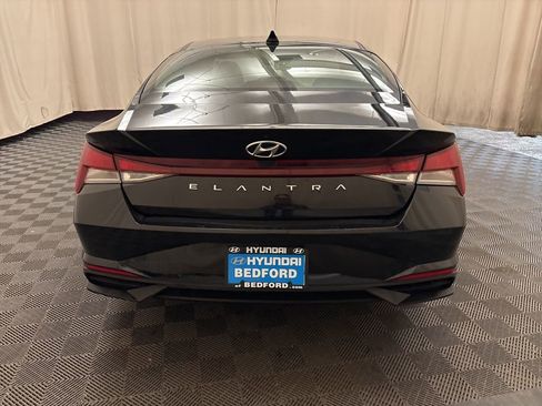 Used 2022 Hyundai Elantra SE image 6