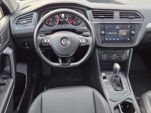 Used 2019 Volkswagen Tiguan SE w/ Panoramic Sunroof Package image 12