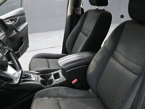 Used 2018 Nissan Rogue SV image 14