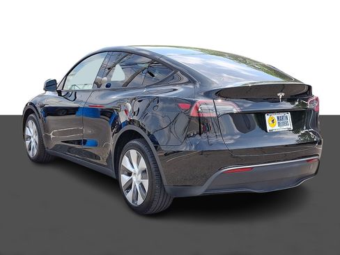 Used 2023 Tesla Model Y Long Range AWD/4WD image 4