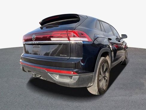 Used 2024 Volkswagen Atlas Cross Sport SE image 3