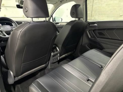 Certified 2022 Volkswagen Tiguan SE w/ Panoramic Sunroof Package AWD/4WD image 13