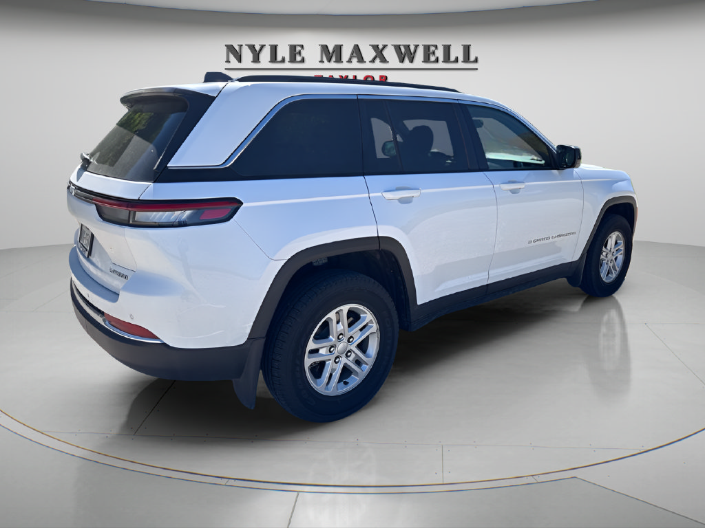 Used 2025 Jeep Grand Cherokee Laredo w/ MOPAR Finishing Package RWD image 4