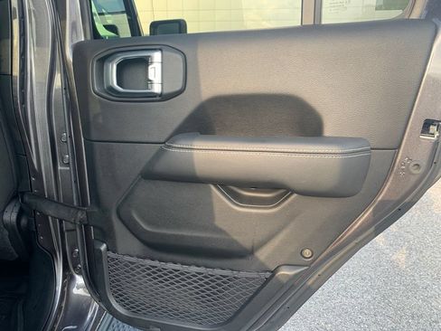 Used 2020 Jeep Gladiator Overland AWD/4WD image 25