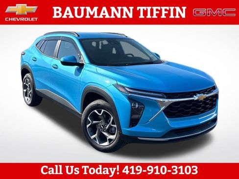 Used 2025 Chevrolet Trax LT w/ LT Convenience Package FWD image 1