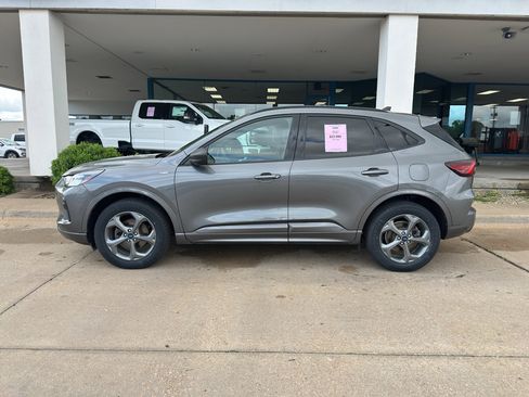 Used 2024 Ford Escape ST-Line w/ Tech Pack #1 AWD/4WD image 2