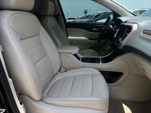 Used 2021 GMC Acadia Denali w/ Denali Technology Package FWD image 10
