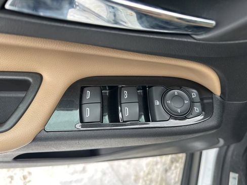 Used 2023 Chevrolet Equinox Premier image 14