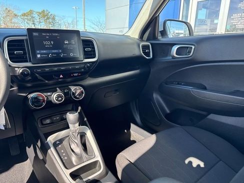 Used 2026 Hyundai Venue SE image 33