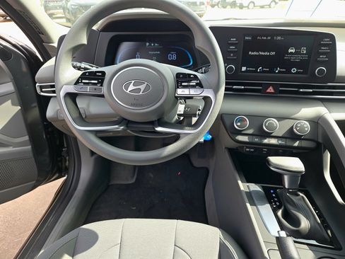 Certified 2026 Hyundai Elantra SE FWD image 11