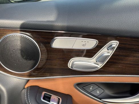 Used 2022 Mercedes-Benz GLC 300 image 32