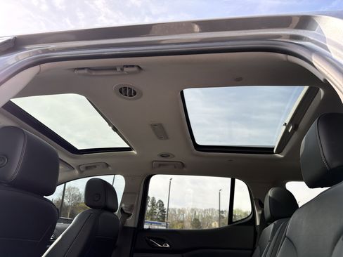 Used 2021 GMC Acadia SLT w/ Technology Package image 29