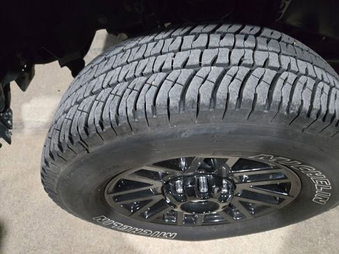 Used 2022 Ford F250 Lariat w/ Black Appearance Package image 17