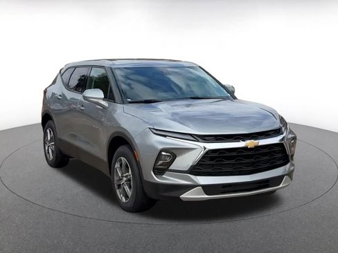 Used 2025 Chevrolet Blazer LT image 3