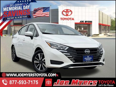 Used 2025 Nissan Versa SV FWD image 1