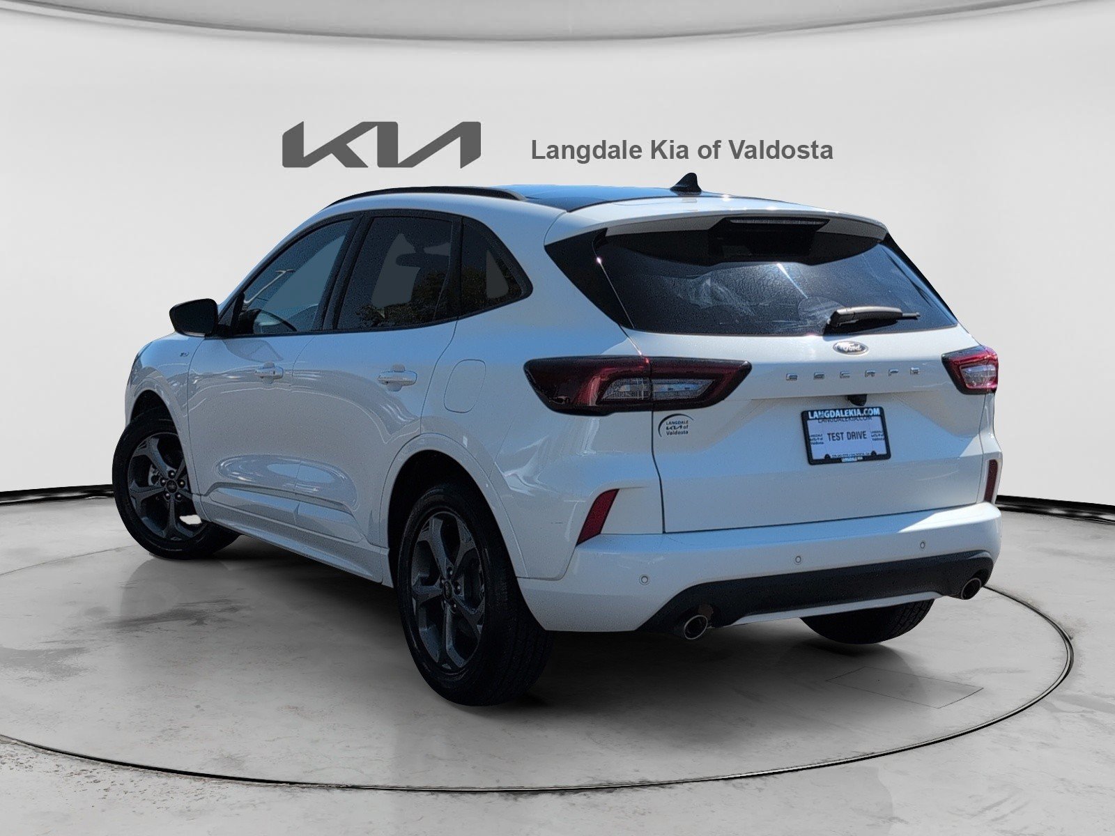 Used 2023 Ford Escape ST-Line w/ Tech Pack #1 FWD image 9