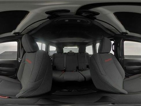 Used 2024 Jeep Wrangler Unlimited Rubicon w/ Technology Group image 25