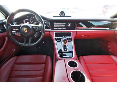 Used 2022 Porsche Panamera 4 image 11